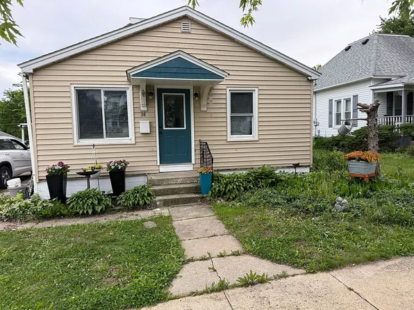 38 5th St NW, Oelwein, IA 50662