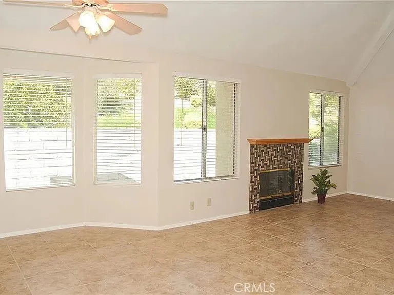 3 bed, 1040 sqft, $3,500 — Photo 4