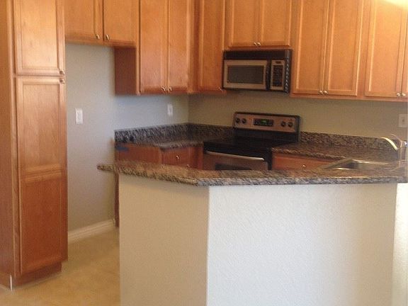 4th image of 78650 Avenue 42 APT 606