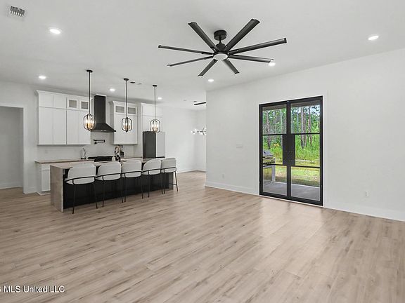 5th image of 5528 Richmond St