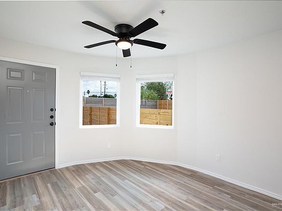 4th image of 802 Redwood Ave #1