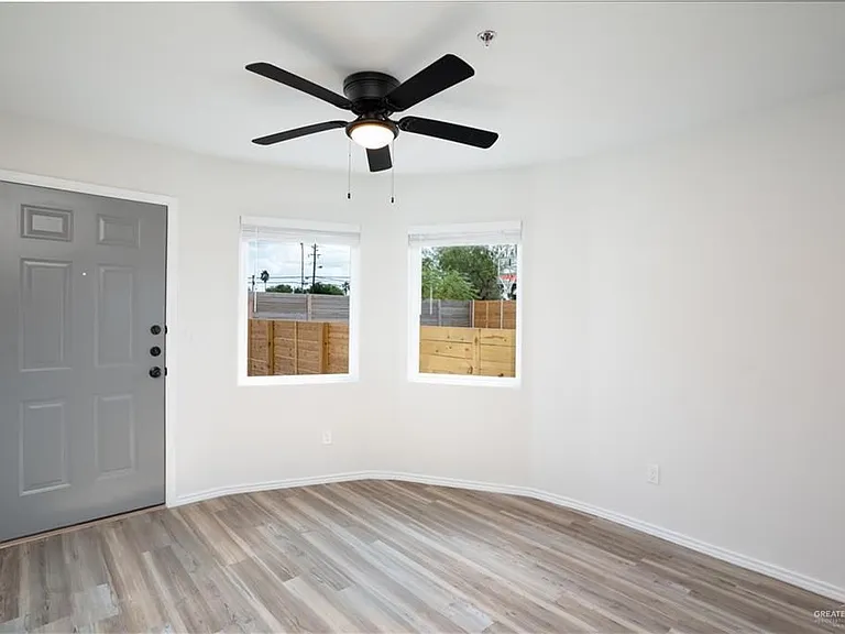 802 Redwood Ave #1 — Photo 4