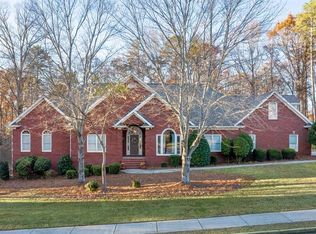 2170 Misty Oaks Dr, Buford, GA 30519