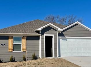 420 Riggs St, Prairie Grove, AR 72753