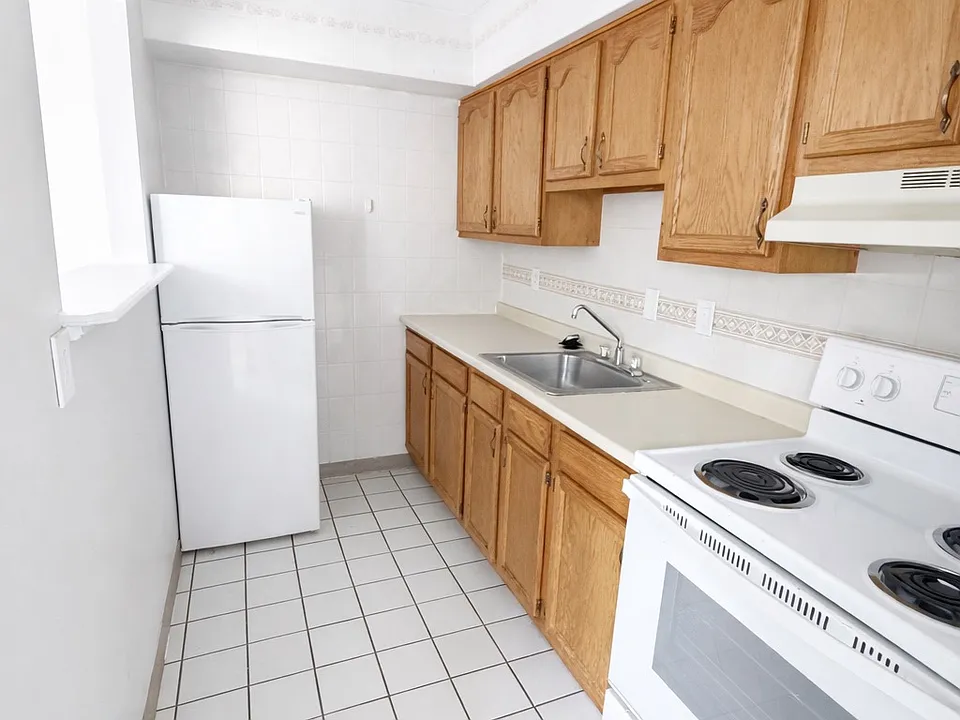 Carpeted 1-Bed/1-Bath