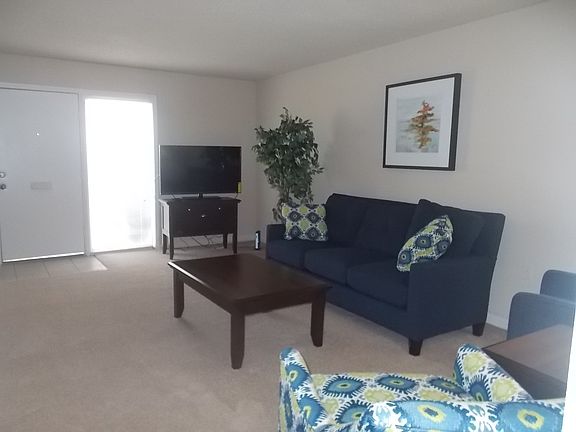 3rd image of 2411 Camelot Ct