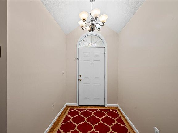 4th image of 667 Ponderosa Dr