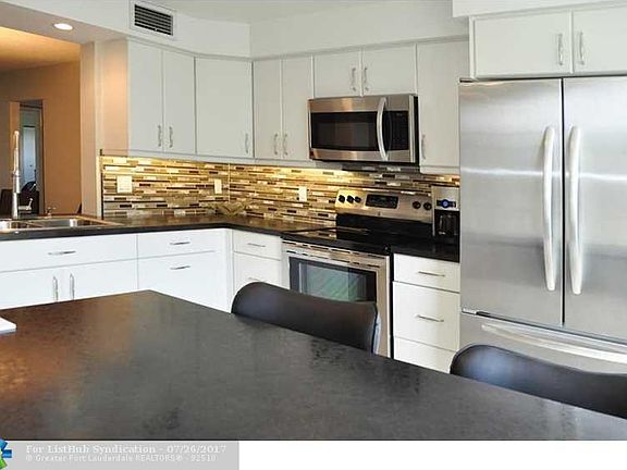 2nd image of 3203 Portofino Pt APT O3