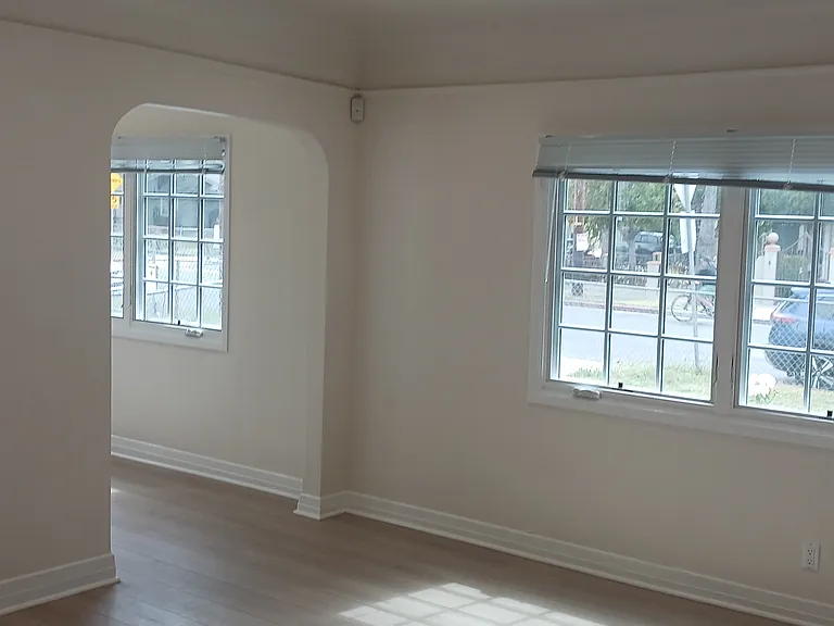 6721 Tyrone Ave — Photo 2