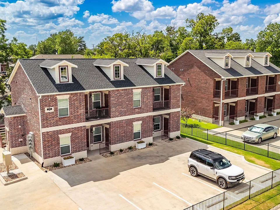 2407 Bois D Arc St