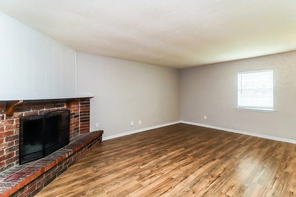 3 bed, 2.0 bath, 1335 sqft, $1,855 — Photo 3