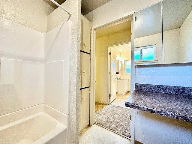 1501 W 3rd St #4 — Photo 9