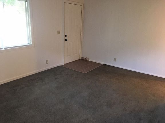 4th image of 1423 Roselawn Ave