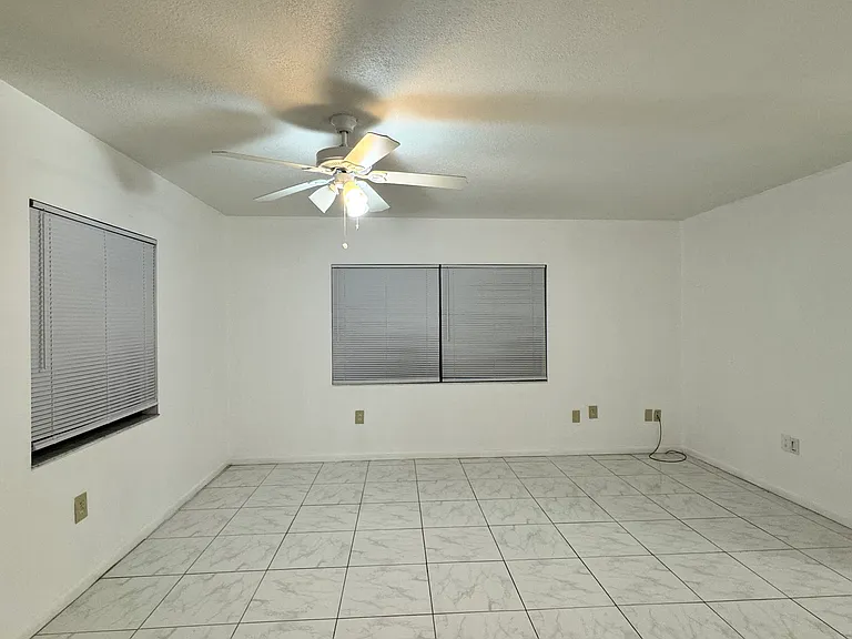 3091 Saint Clair Ave #B — Photo 15