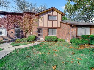 18W220 Standish Ln, Villa Park, IL