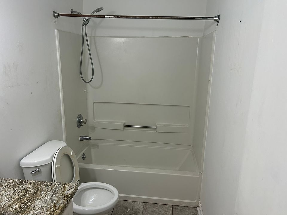 1st image of 6205 Lakeway Dr