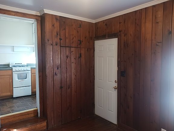 4th image of 105 W Church St APT 4