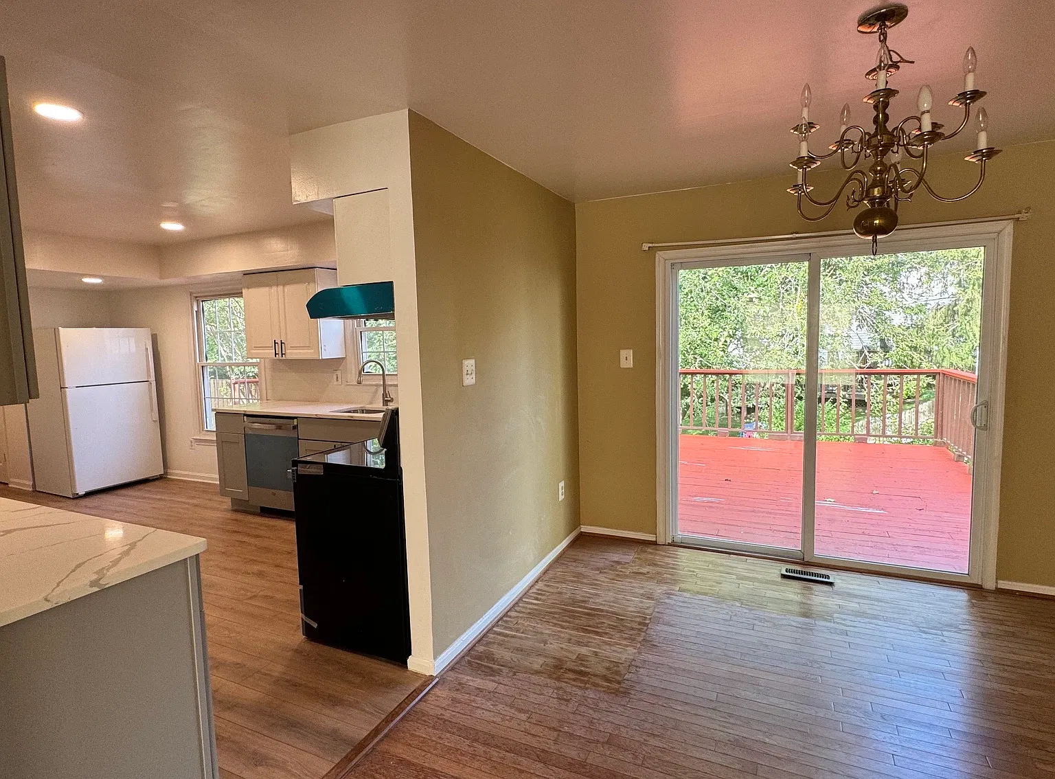 5 bed, 4.5 bath, 2361 sqft, $800 — Photo 4