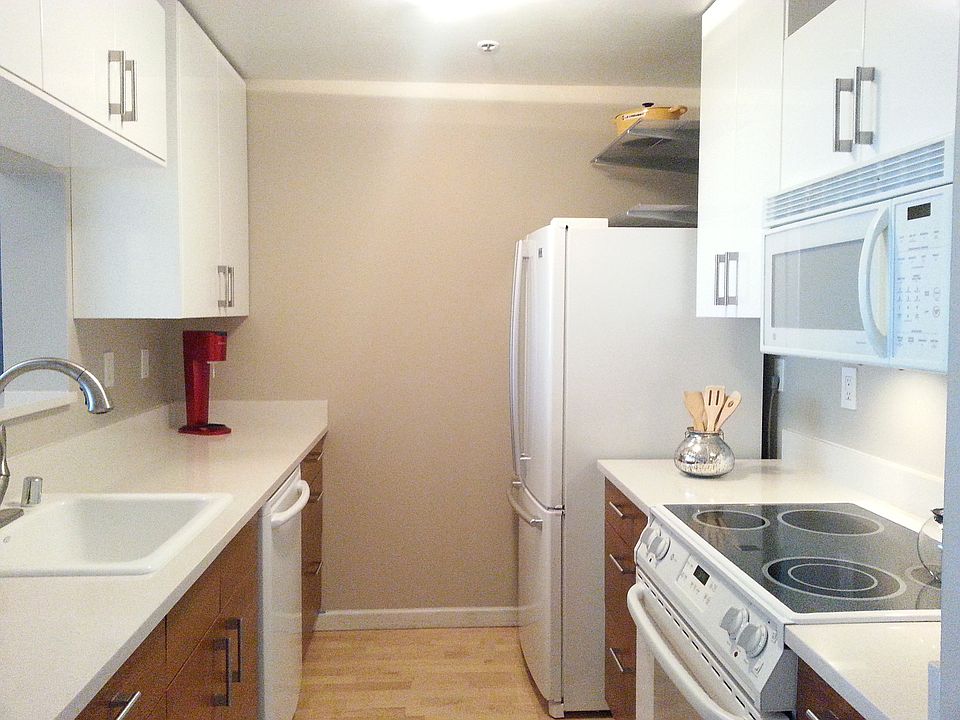 2nd image of 300 3rd St APT 809