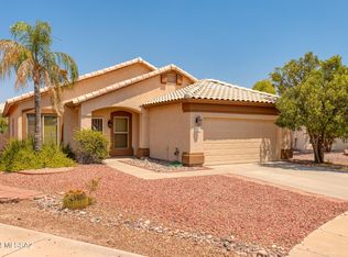 9063 N Safflower Ln, Tucson, AZ 85743