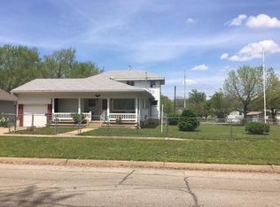 1216 W 2nd St, Coffeyville, KS 67337