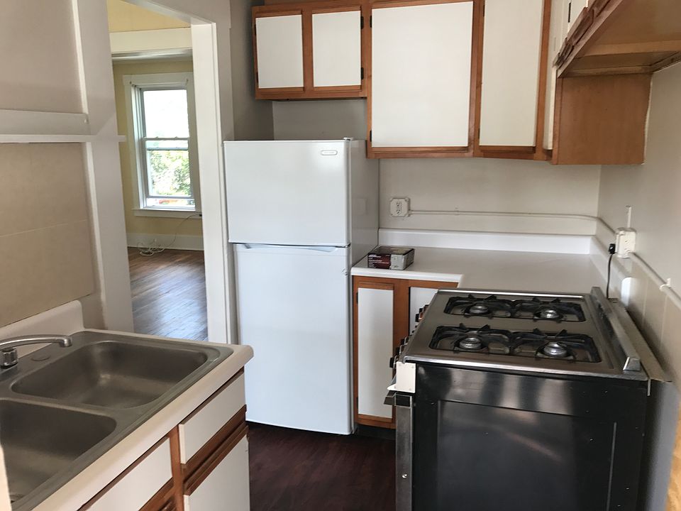 1st image of 10 E Washington St