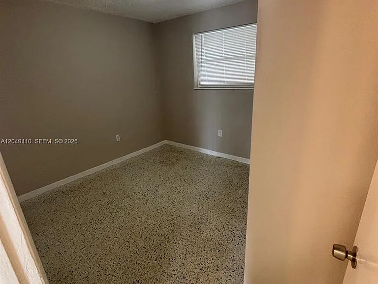 1047 SW 7th St #12 — Photo 6