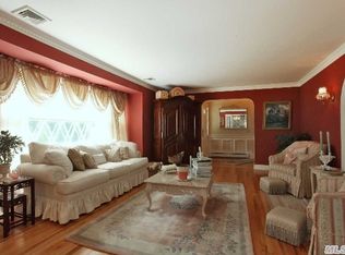 1 Bacon Rd, Saint James, NY 11780