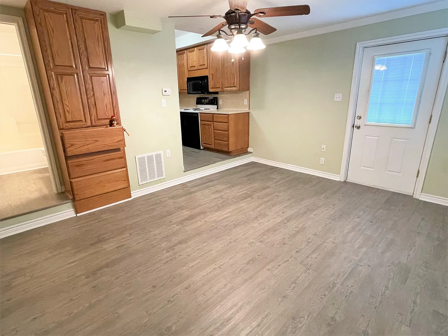 2 bed, 735 sqft, $1,095 — Photo 4