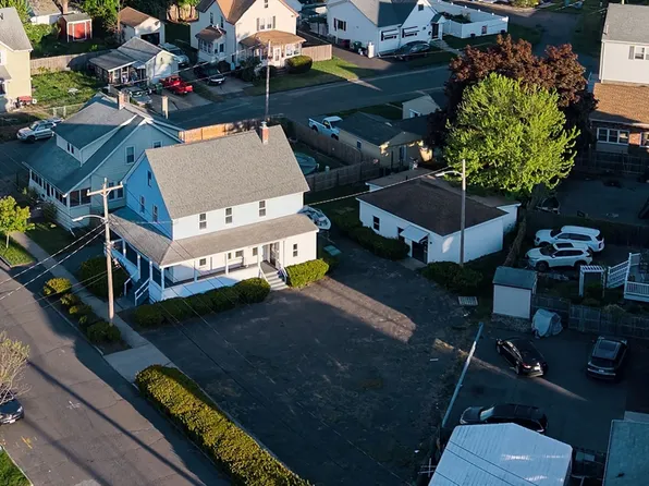 30 Dickinson St, Chicopee, MA 01020