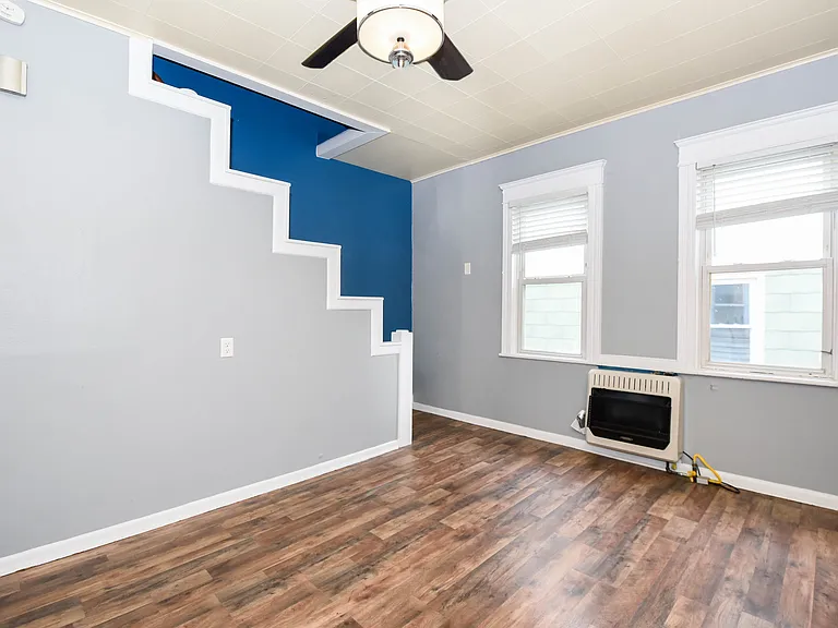 256 1/2 E Grove St #256 — Photo 3