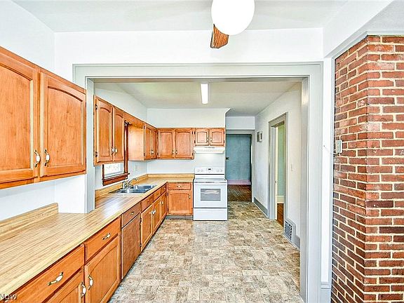 5th image of 220 Park Ave NW