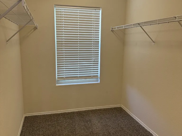 10809 Fort Point Ln NE — Photo 4