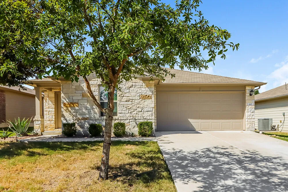 3 bed, 2.0 bath, 1434 sqft, $2,095 — Photo 1