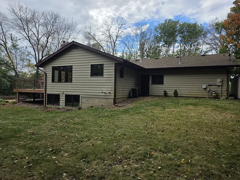 4110 Juneau Ln N — Photo 3