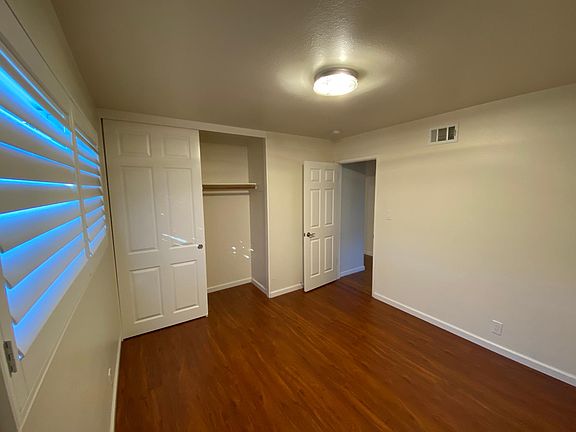 4th image of 1059 Oleander Ct