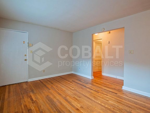 4th image of 944 Saint Charles Ave NE #9