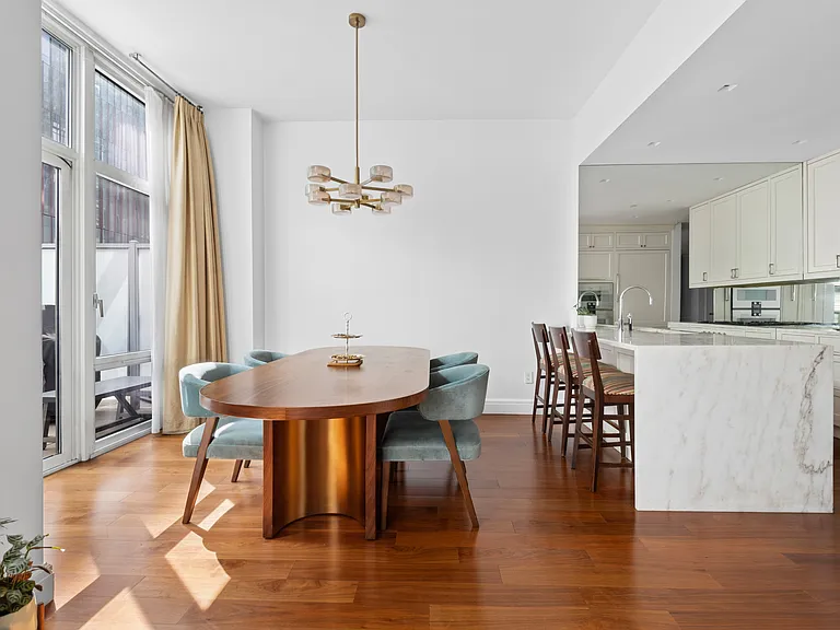 555 W 59th St #Townhouse 3C — Photo 4
