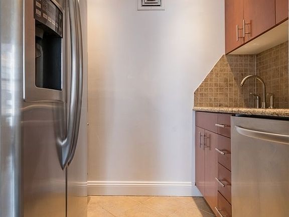 5th image of 455 Park Ave S Ph 2