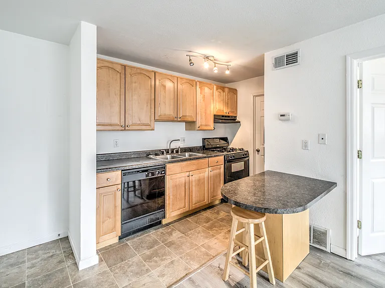 3850 Park Ave — Photo 22