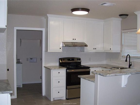 5th image of 705 McNair St