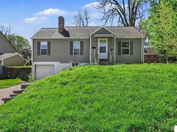 2777 Martin Ave, Omaha, NE 68112