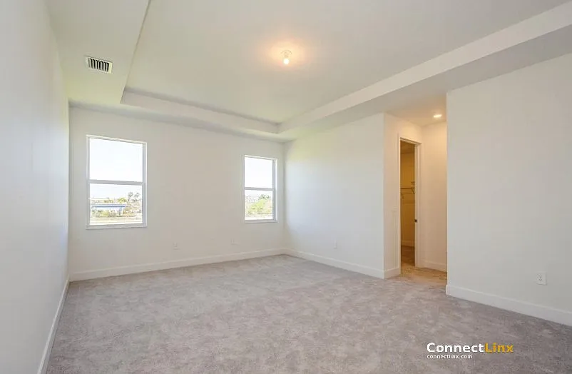 4 bed, 3.0 bath, 2928 sqft, $6,600 — Photo 2