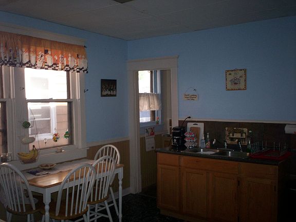 4th image of 67 Olcott Ave
