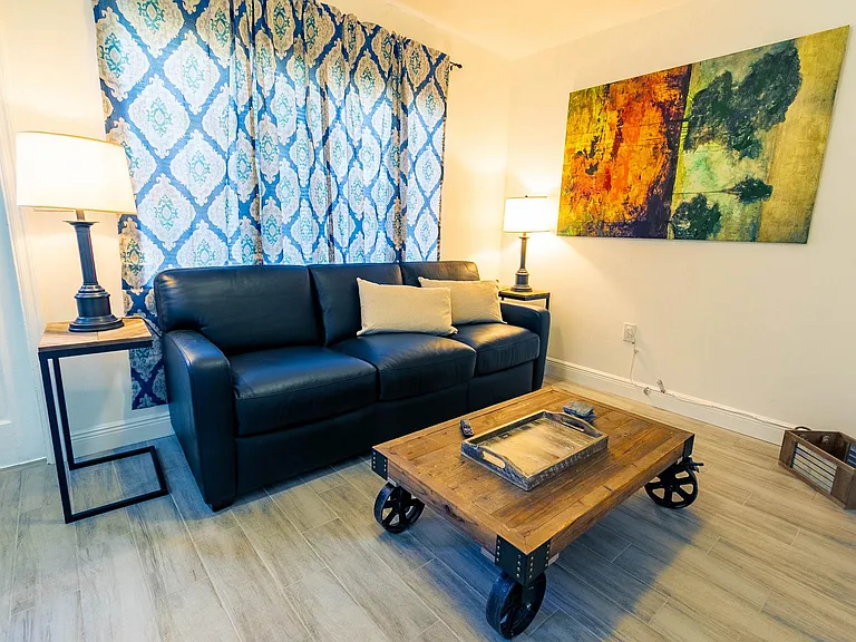 916 N Victoria Park Rd #2 — Photo 2