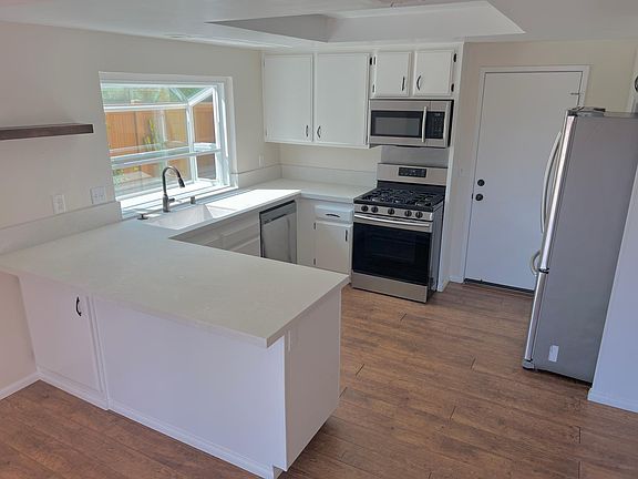 4th image of 4561 Stratford Cir