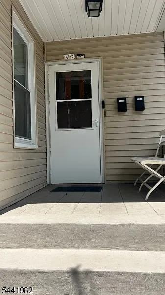3 bed, 1.0 bath, $2,200 — Photo 3