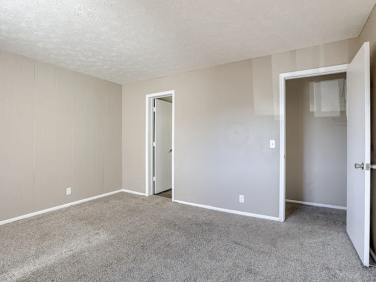 Omaha, NE Evergreen Terrace Apartments | 11A | Bedroom
