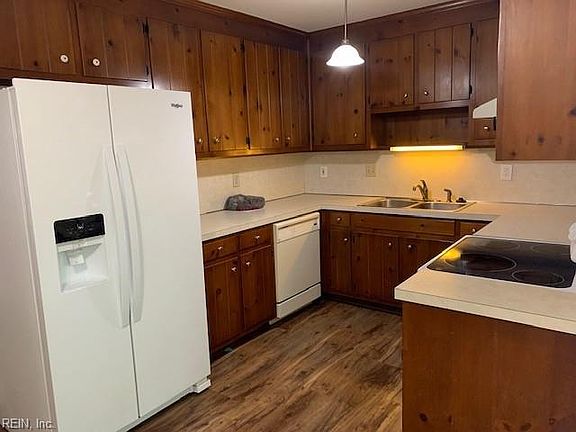 3rd image of 935 Jouett Dr