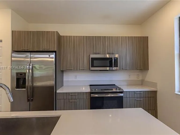 10407 NW 82nd St #CU-12 — Photo 11